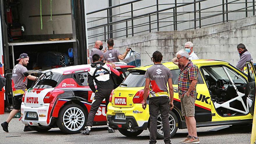 Entrenamiento de los pilotos del equipo Suzuki de Javier Pardo. |  // I. O.