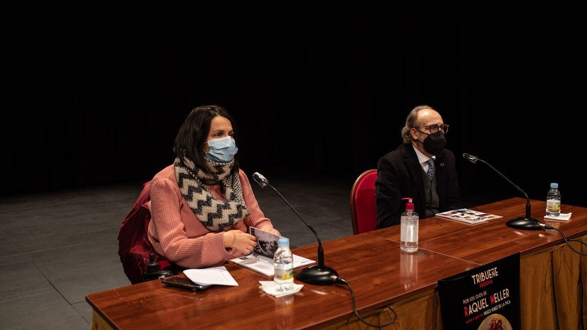 María Eugenia Cabezas y Daniel Pérez sobre las tablas del Teatro Principal.