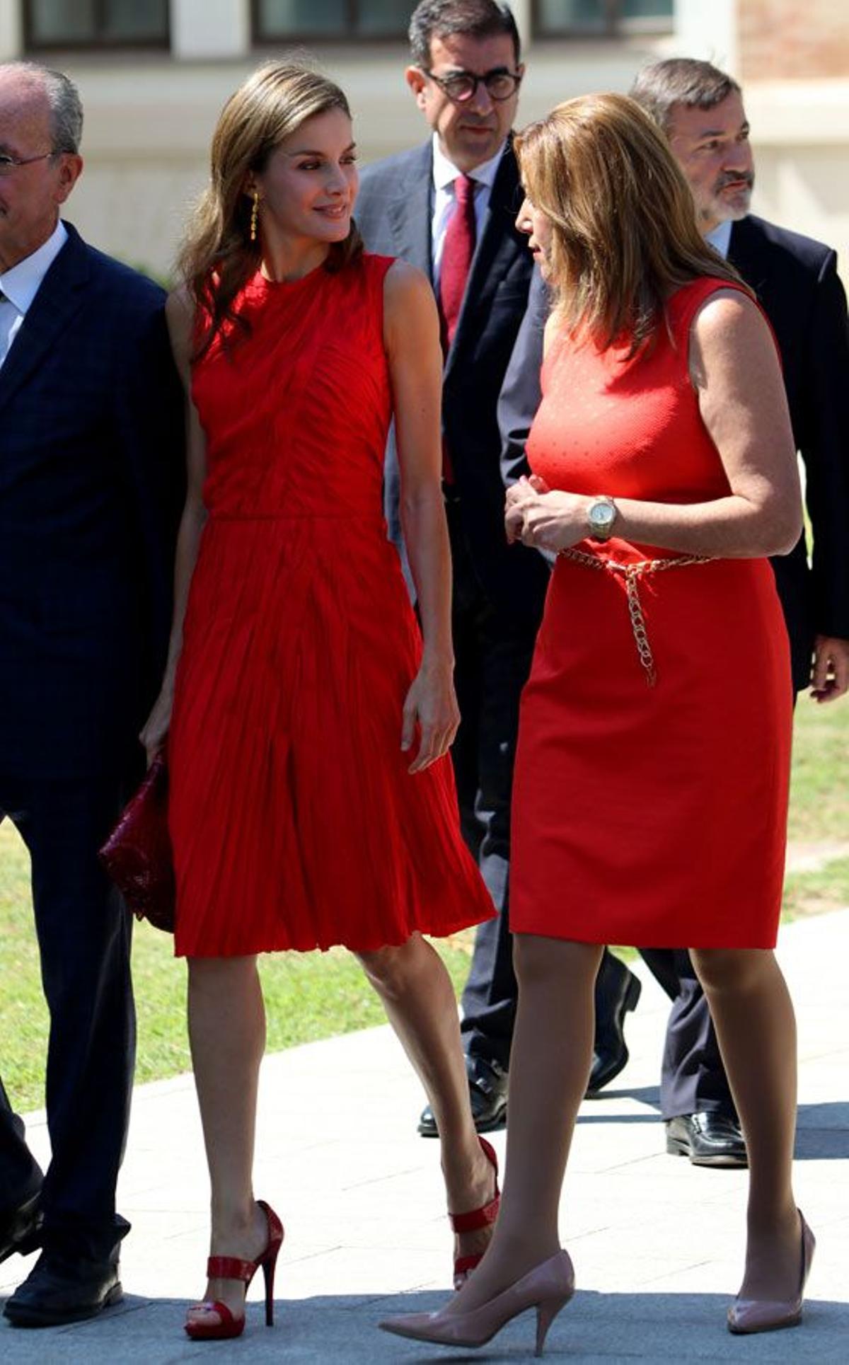 El look de Letizia Ortiz con vestido rojo de Nina Ricci en Málaga junto a Susana Díaz