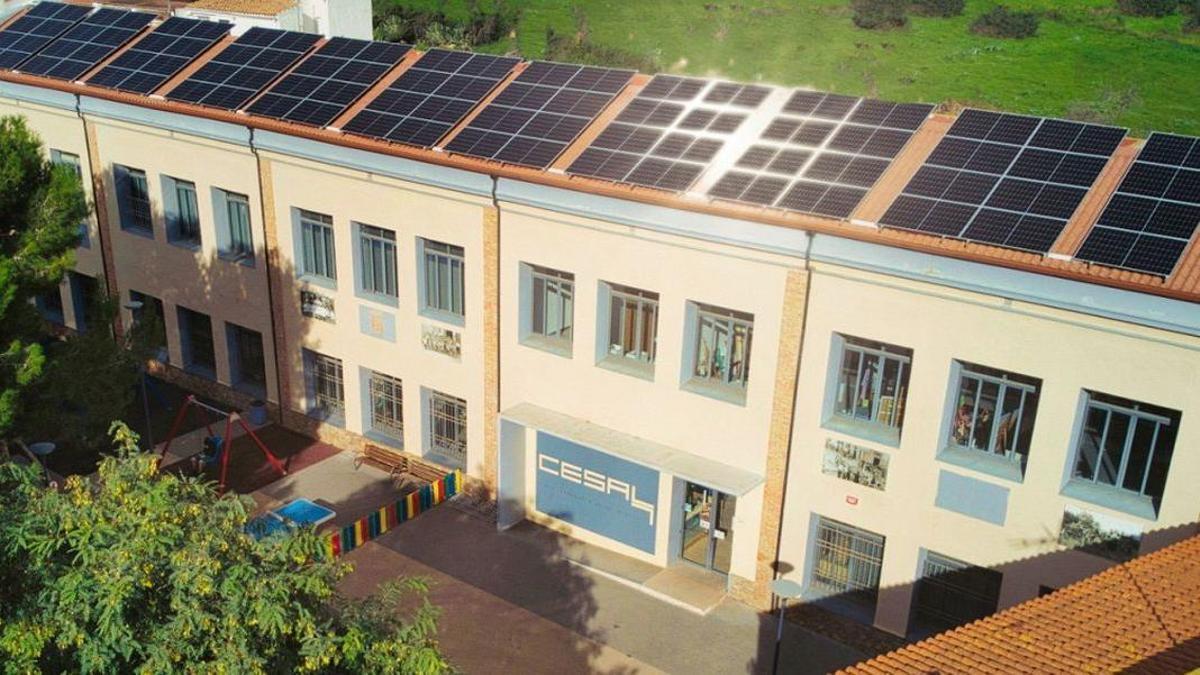 El consistorio de Alcalà también apuesta por la instalación de placas solares en edificios públicos.