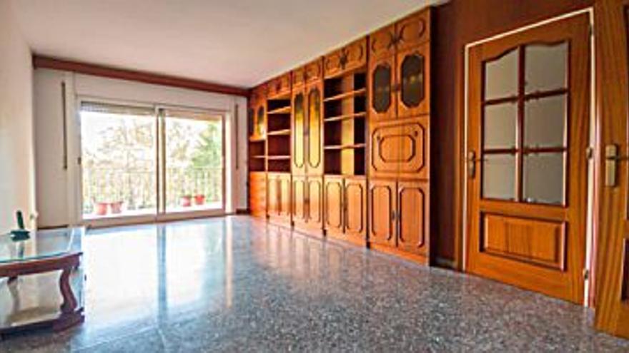 139.000 € Venta de piso en Eixample-Horta Capallera (Figueres) 102 m2, 4 habitaciones, 2 baños, 1.363 €/m2, 2 Planta...