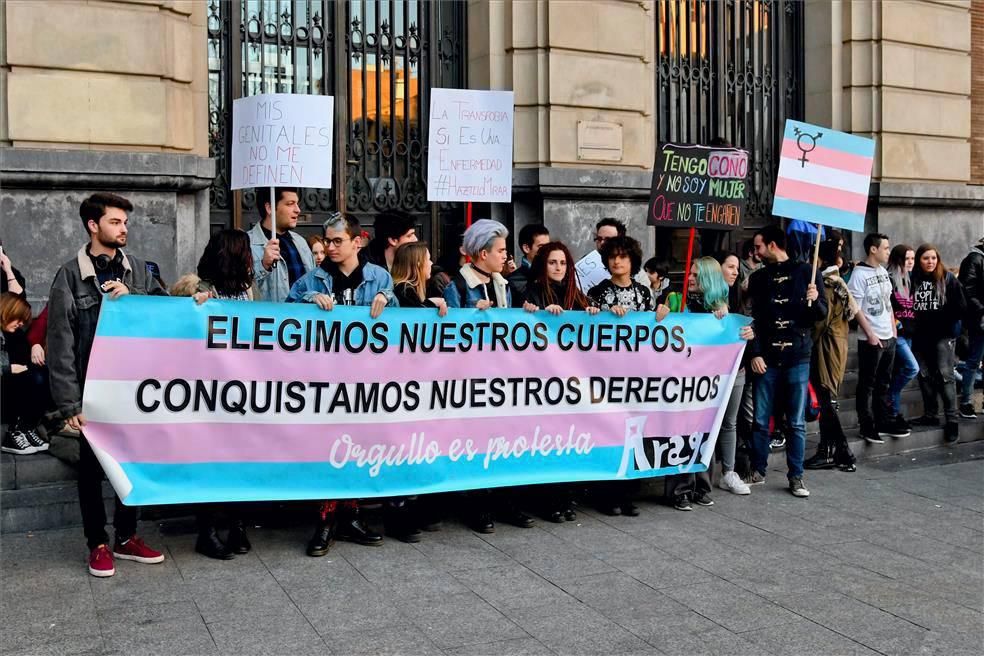Concentración contra la transfobia en Zaragoza