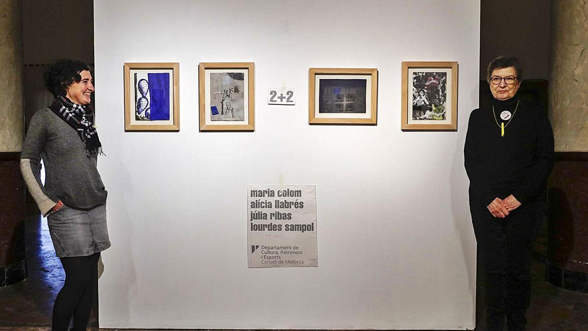  Alícia Llabrés y Lourdes Sampol, fotografiadas en Palma durante la presentación de una exposición. 