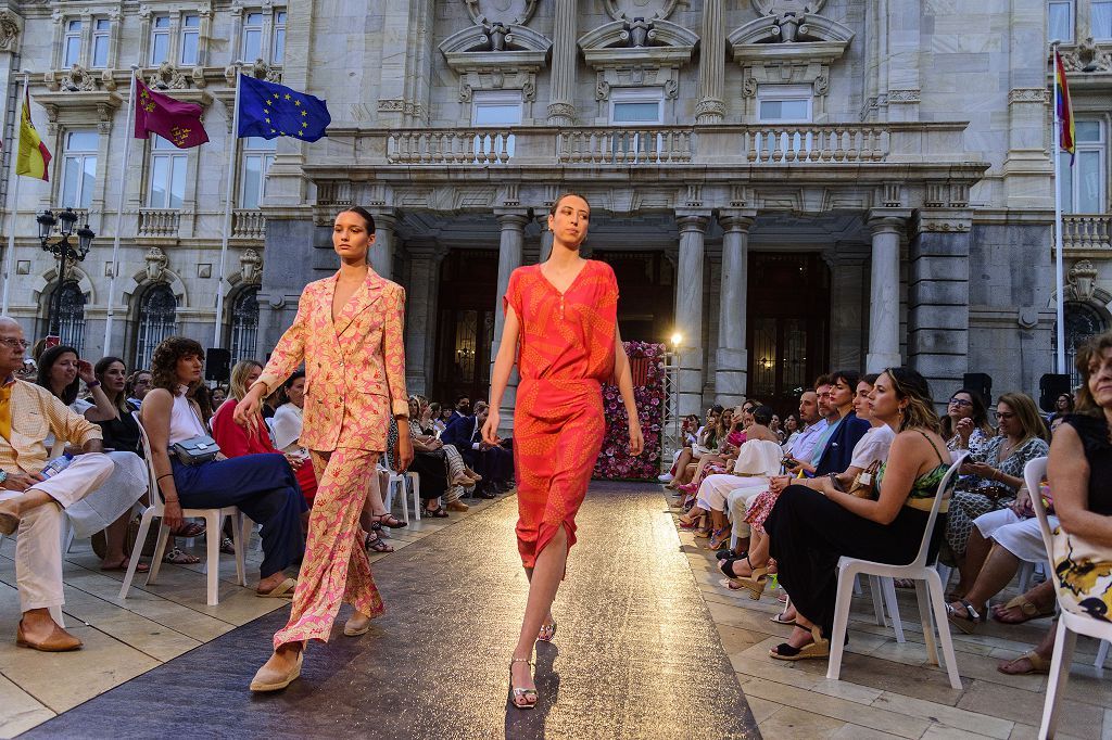 Desfile de moda en la plaza del Ayuntamiento de Cartagena