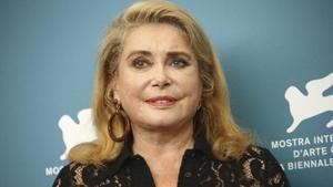 Catherine Deneuve posa en el Festival de Cine de Venecia, el pasado mes de agosto.