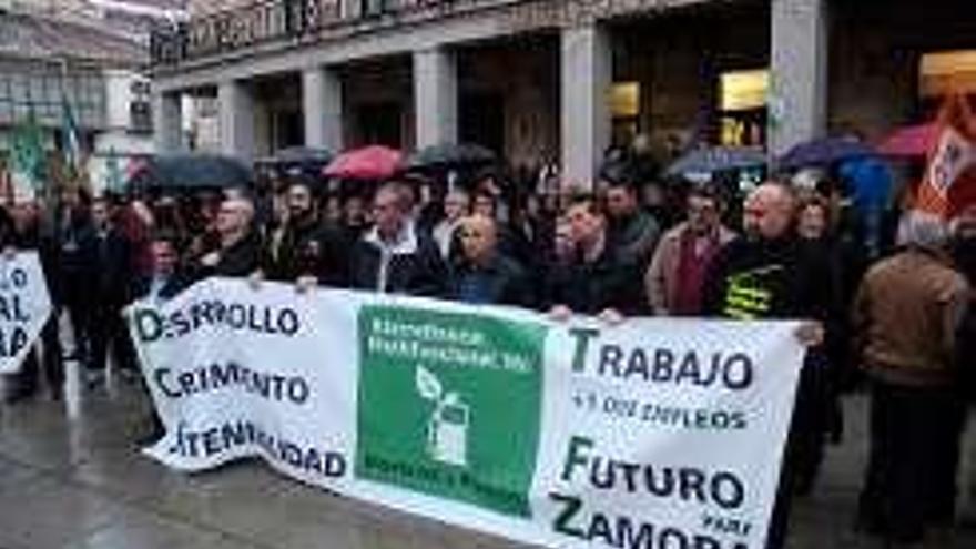 Una manifestación a favor de la biorrefinería. Foto Emilio Fraile