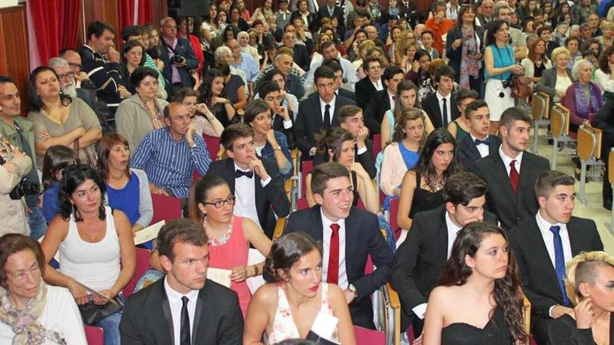 Illa de Tambo y colegio San Narciso celebran sus fiestas de graduación