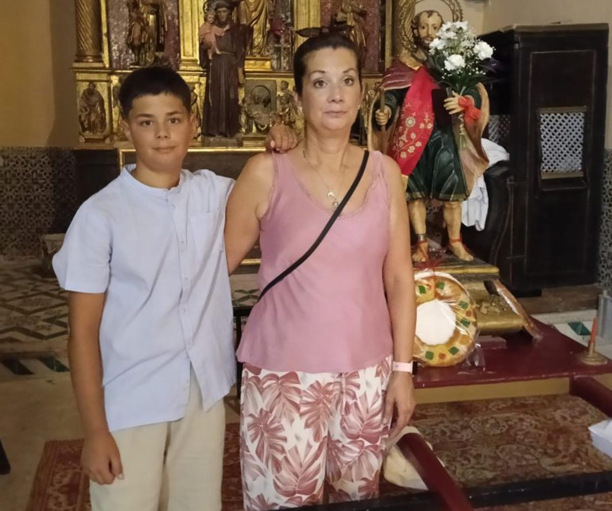 El mayordomo fue el encargado de vestir al santo