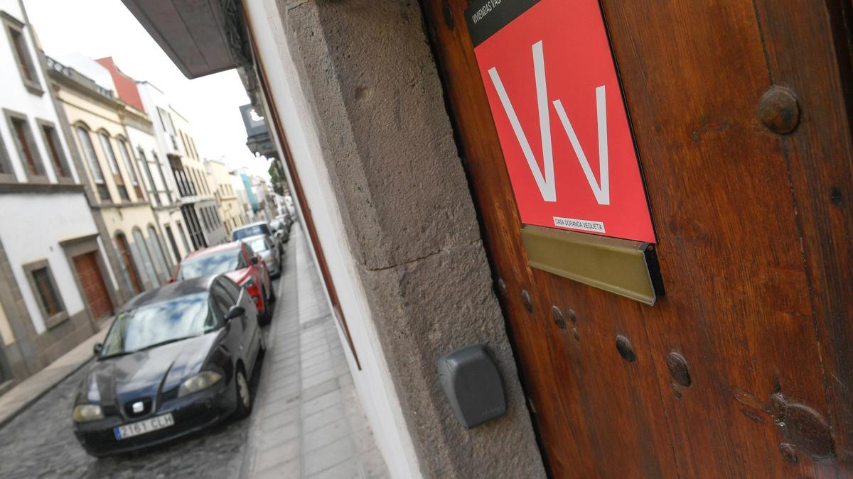 La puerta de una vivienda vacacional registrada en Las Palmas de Gran Canaria.