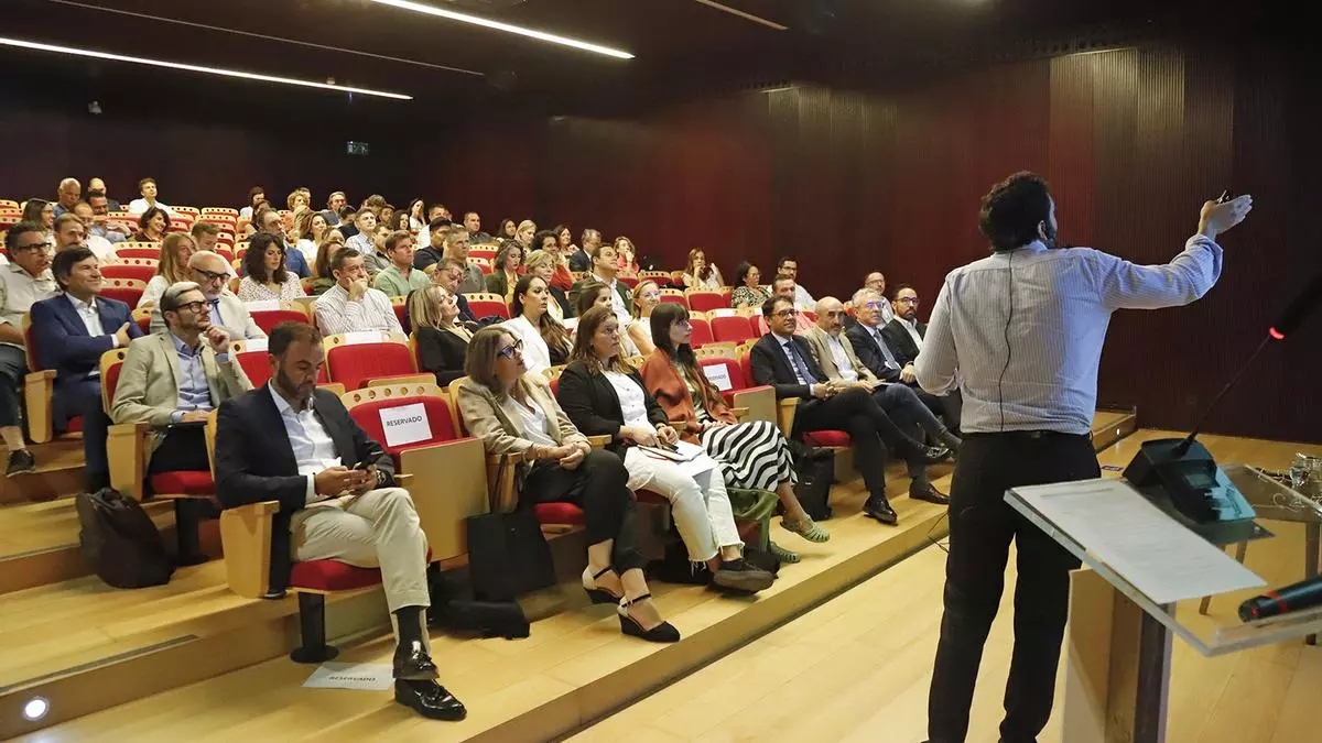 Unas jornadas en el CRV abordan modelos de inversión que impulsen la sostenibilidad