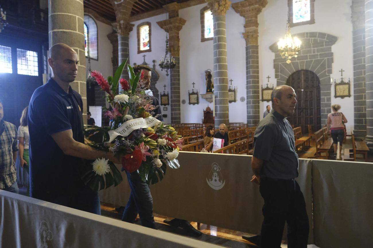 Visita de la plantilla del Granca a la Virgen del Pino