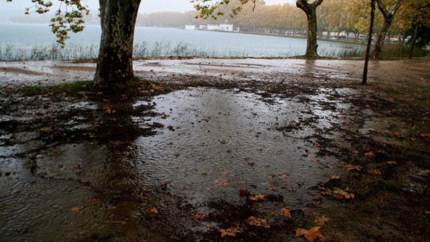 L&#039;estany de Banyoles es va omplir el dijous després de la forta pluja.