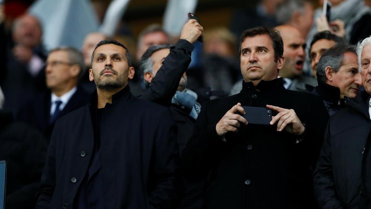 El presidente del City, Khaldoon Al Mubarak, con el director ejecutivo, Ferran Soriano, y el director deportivo, Txiki Begisristain, en el palco del Etihad.