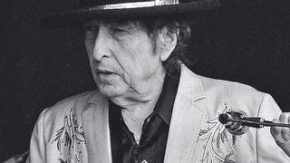 "O tocamos o posamos": por qué Bob Dylan odia los móviles en los conciertos