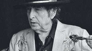 «O toquem o posem»: per què Dylan odia els mòbils en els concerts