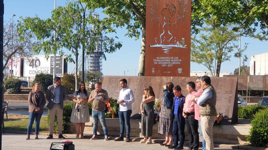 CC OO homenajea en el Port de Sagunt a las víctimas de la siniestralidad laboral