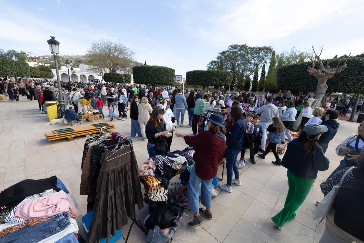 Todas las imágenes de la parrillada y el mercadillo de segunda mano en Jesús