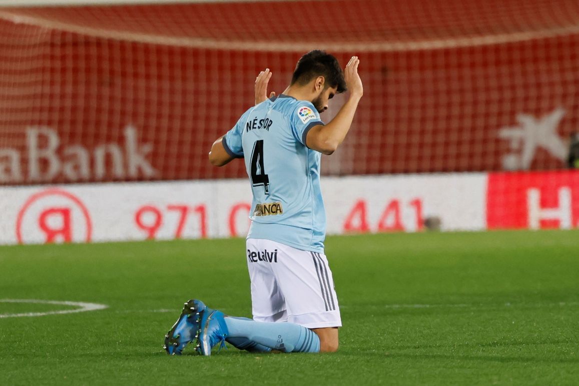 Las mejores imágenes del partido (y del viento) entre el Mallorca y el Celta