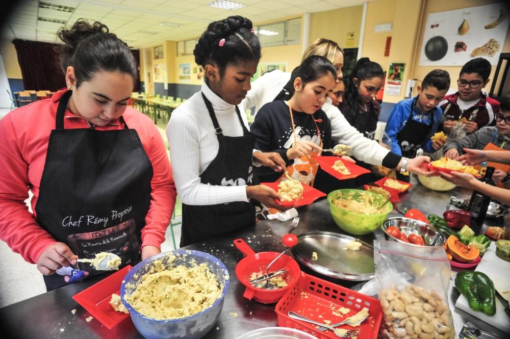 Pequeños chefs de Rubiáns con las manos en la masa