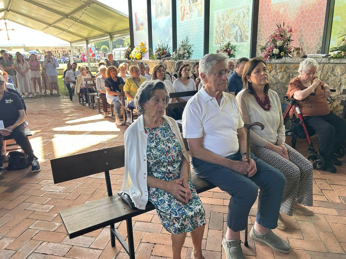 EN IMÁGENES: Homenaje vecinal a Joaquín Alperi y merienda de las fiestas de la Virgen de la Cabeza