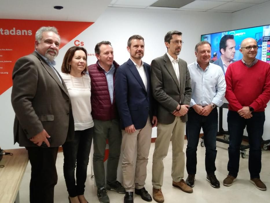 Los candidatos de Ciudadanos Baleares en su sede