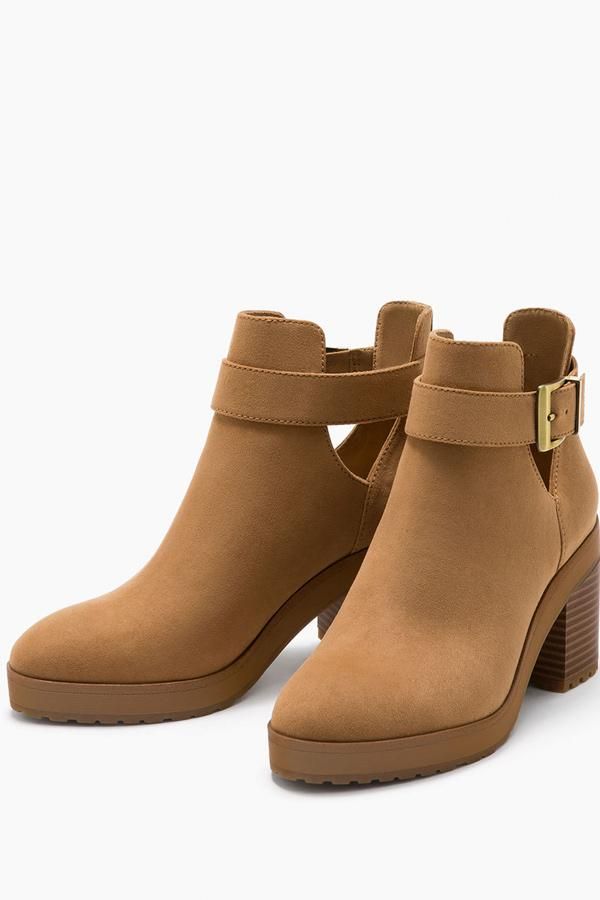 Rebajas 'mid season' en Bershka: botines marrones