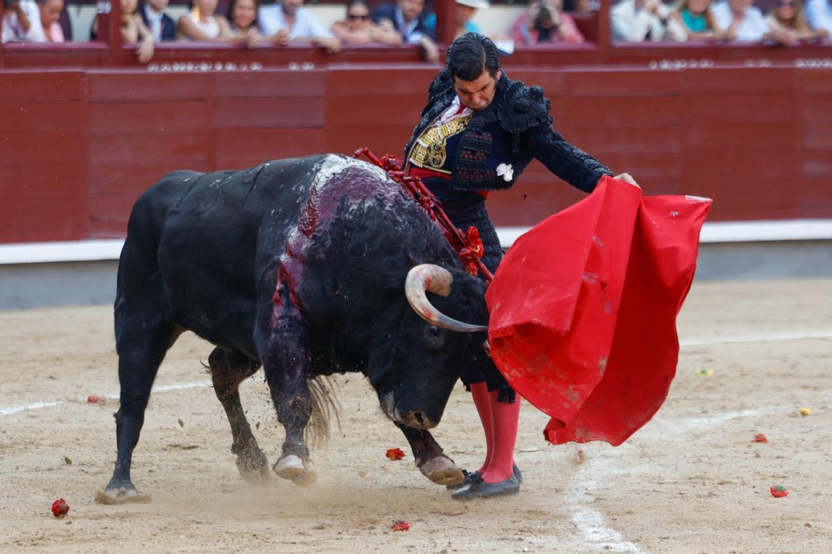 Morante De La Puebla Rey Del Toreo Moderno Y Due o De Madrid morante-de-la-puebla-rey-del-toreo-moderno-y-due-o-de-madrid