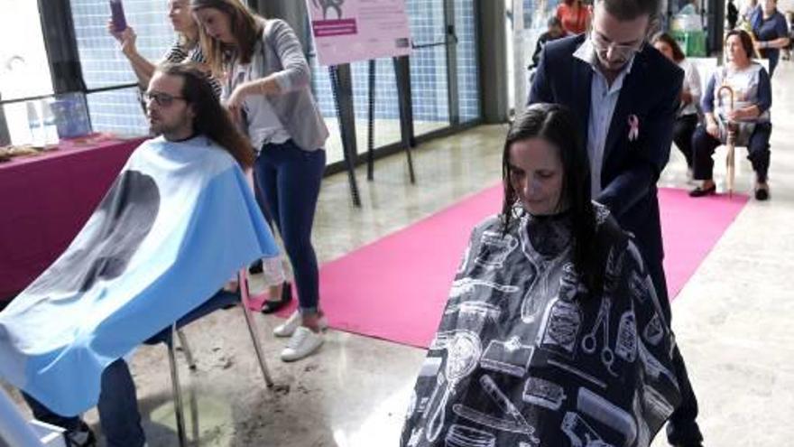 Donan 3 kilos de cabello para las pelucas de mujeres con cáncer