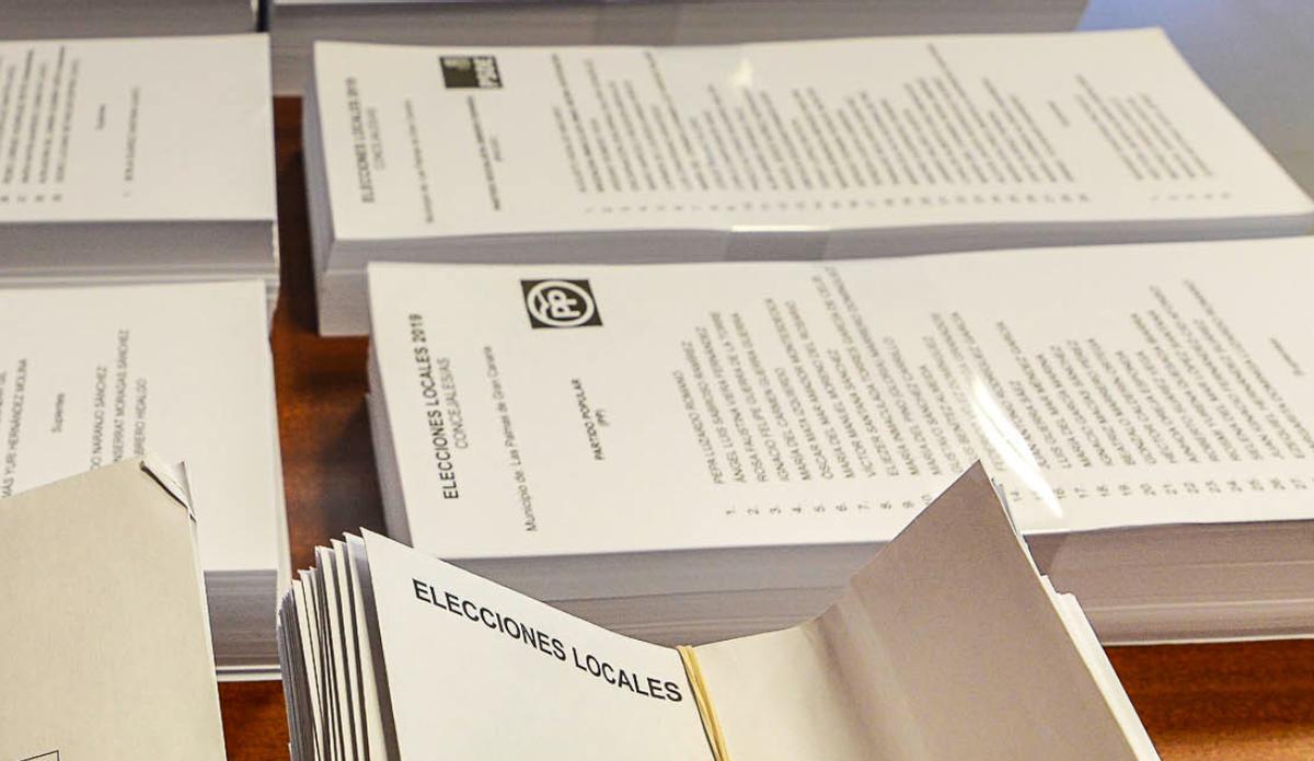 Sobres y papeletas de elecciones municipales en Canarias.