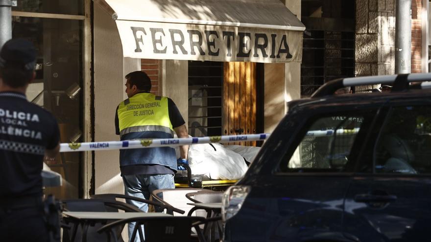 Un hombre mata a cuchilladas a su tío en Valencia en plena calle