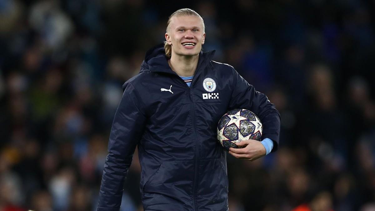 Haaland, jugador del City, se llevó la pelota a casa