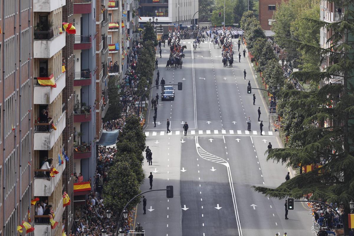 EN IMÁGENES: Así fue el multitudinario desfile en Oviedo por el Día de las Fuerzas Armadas