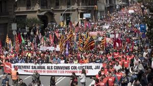 BARCELONA La manifestación de Primero de Mayo en Vía Laietana, ayer.