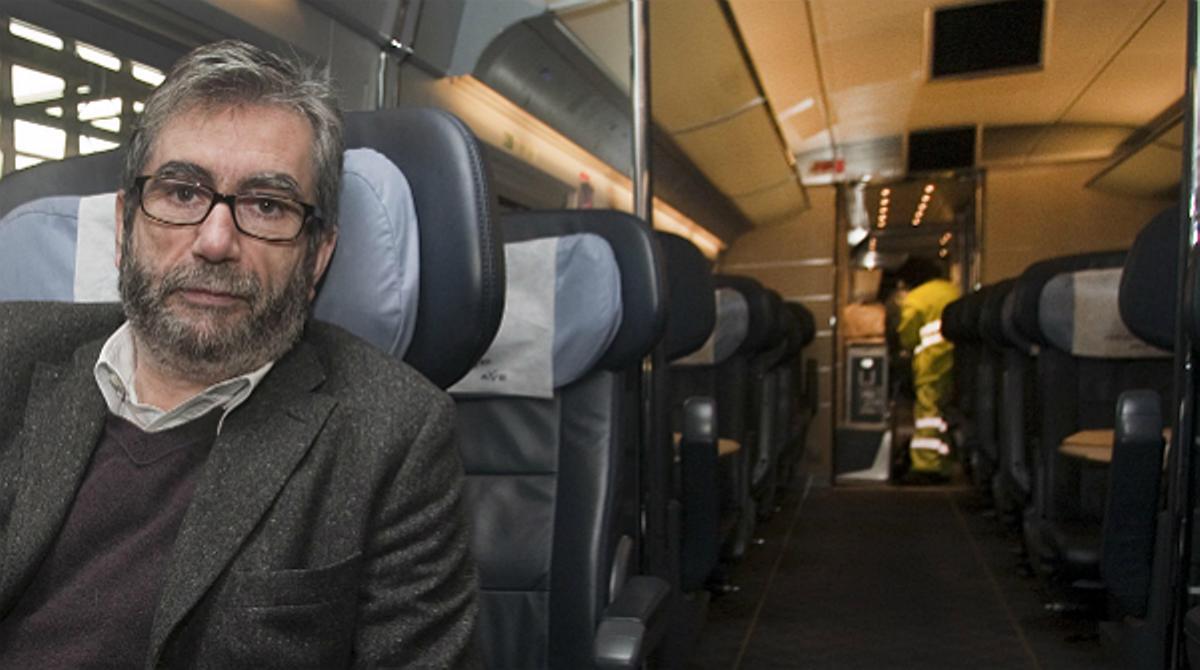 Moment en què la Fundació comunica que A. Muñoz Molina és el guanyador del Príncep d’Astúries de les lletres.