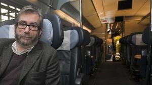 Moment en què la Fundació comunica que A. Muñoz Molina és el guanyador del Príncep d’Astúries de les lletres.