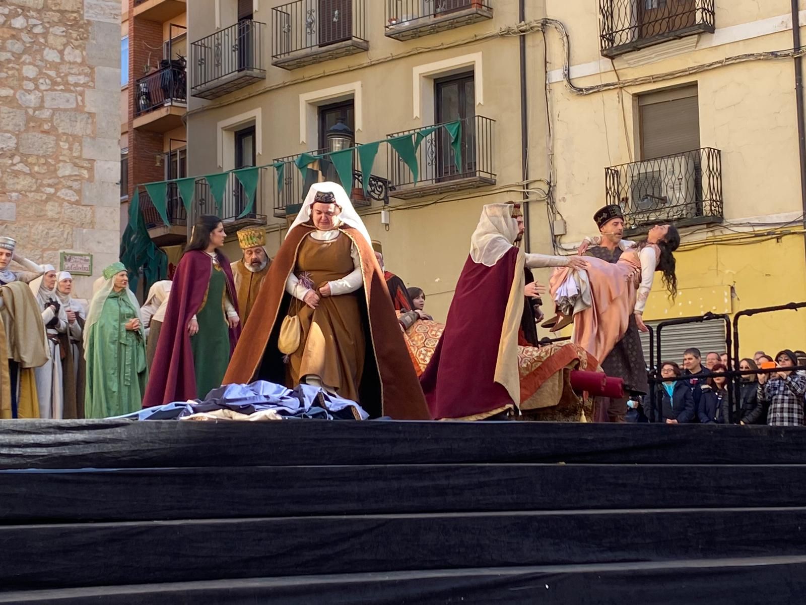 En imágenes | Teruel despide a Diego en una abarrotada plaza de la Catedral