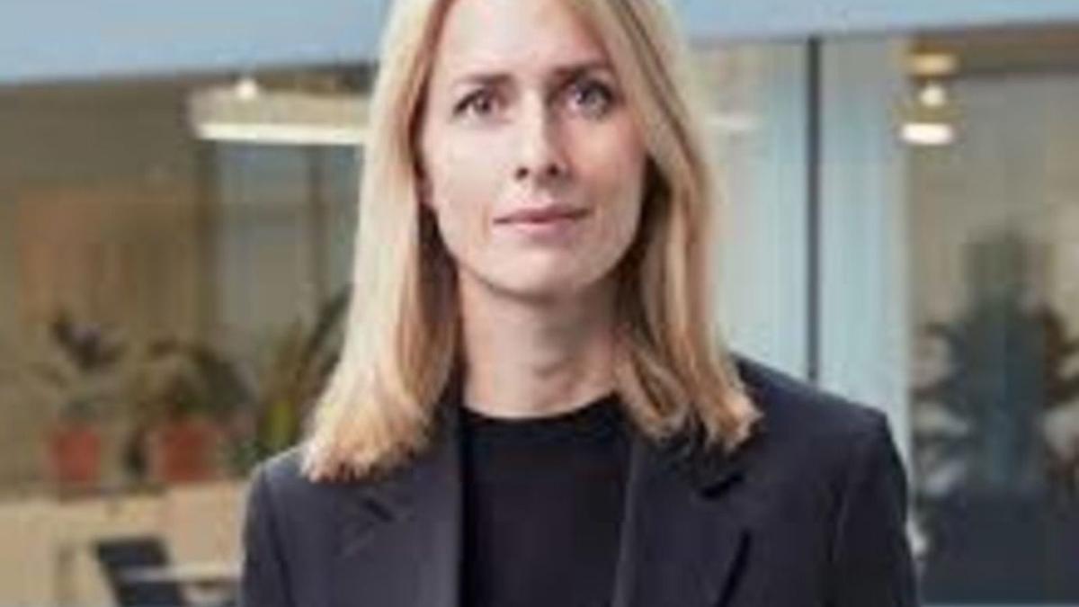  Helena Helmersson, consejera delegada de H&amp;M. La primera ejecutiva de la firma sueca es una economista de 48 años con larga trayectoria en la empresa, desde 1997. Tras varios puestos de primer nivel, el año pasado ascendió a CEO. | 