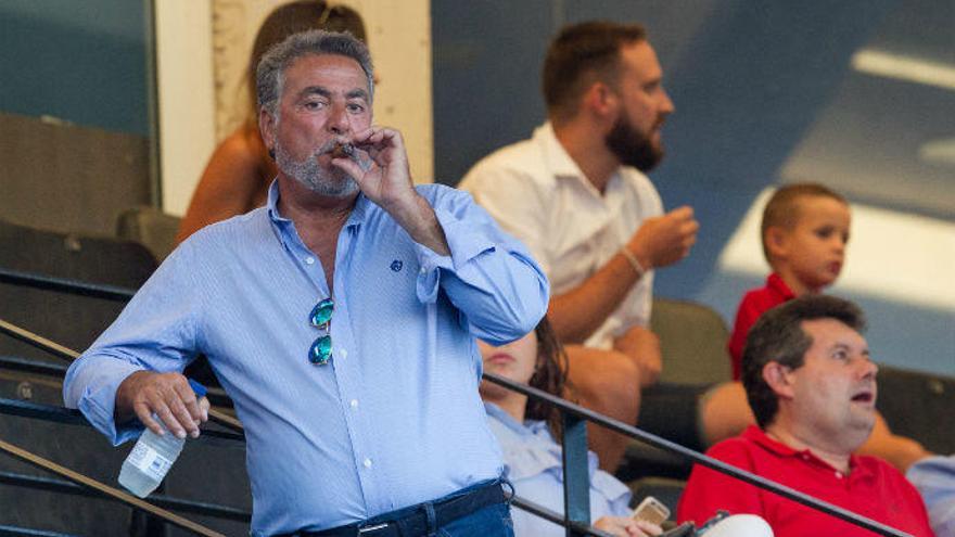 Enrique Ortiz en el palco del Rico Pérez el pasado mes de agosto