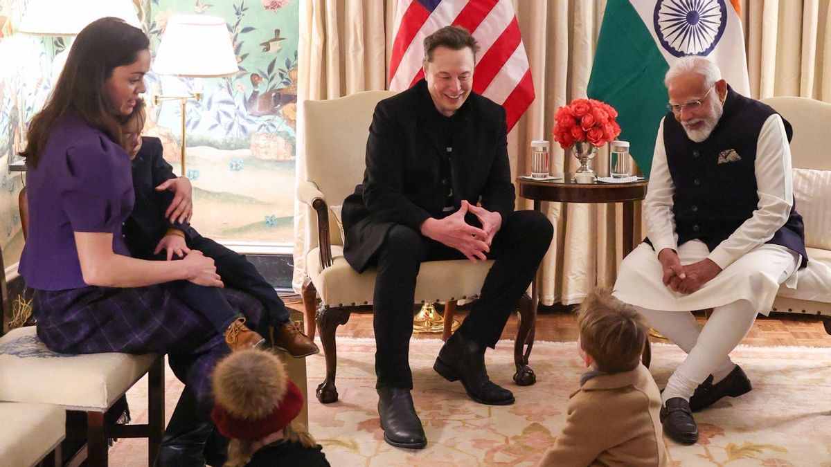 Elon Musk, Shivon Zilis y tres de sus hijos junto al presidente de India, Narendra Modi
