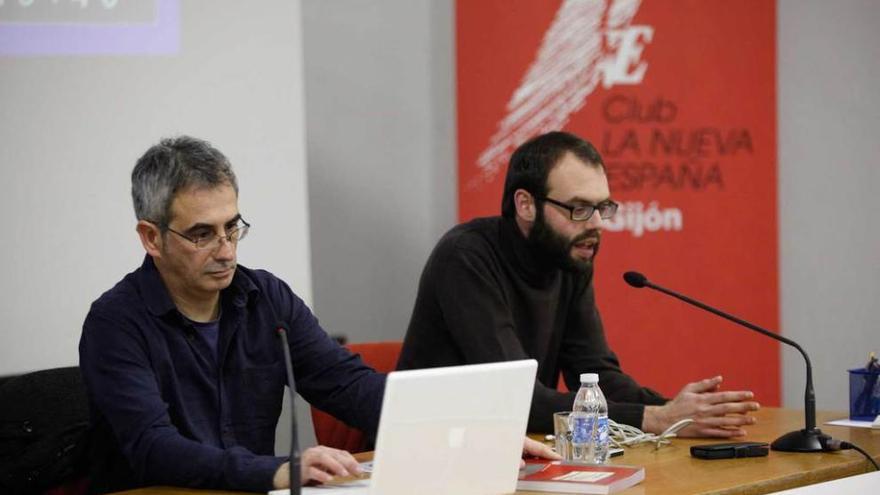 Iván Huerga, a la izquierda, en el Club LA NUEVA ESPAÑA de Gijón.