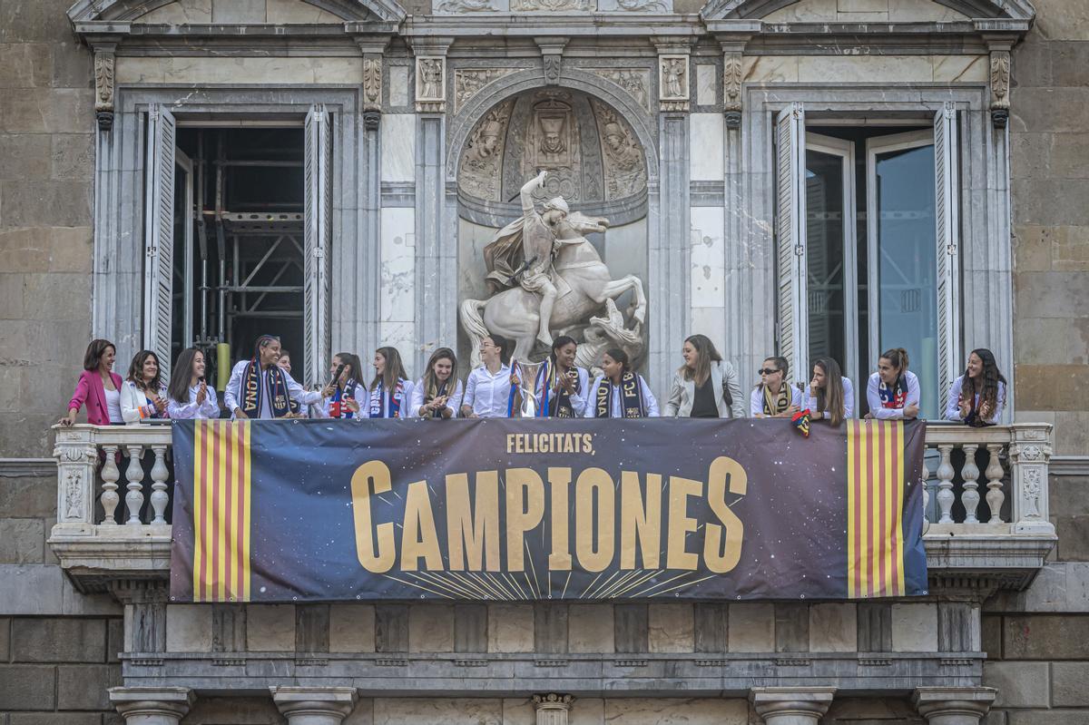El Barça femenino celebra su Champions en la plaça Sant Jaume