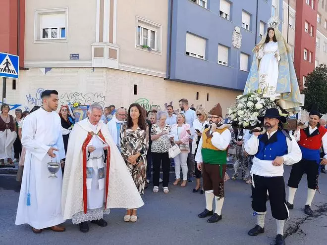 Lugones bendice a las embarazadas por Santa Isabel