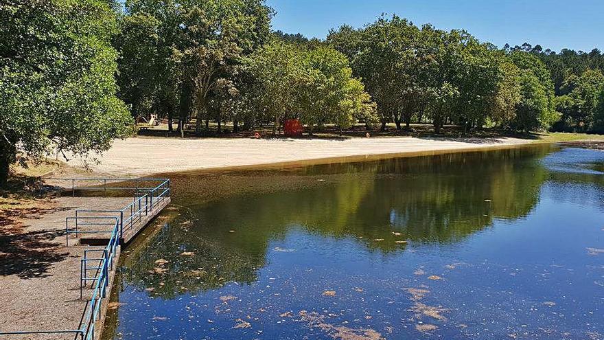 Tras renovar el arenal, la zona de baño pudo llenarse.