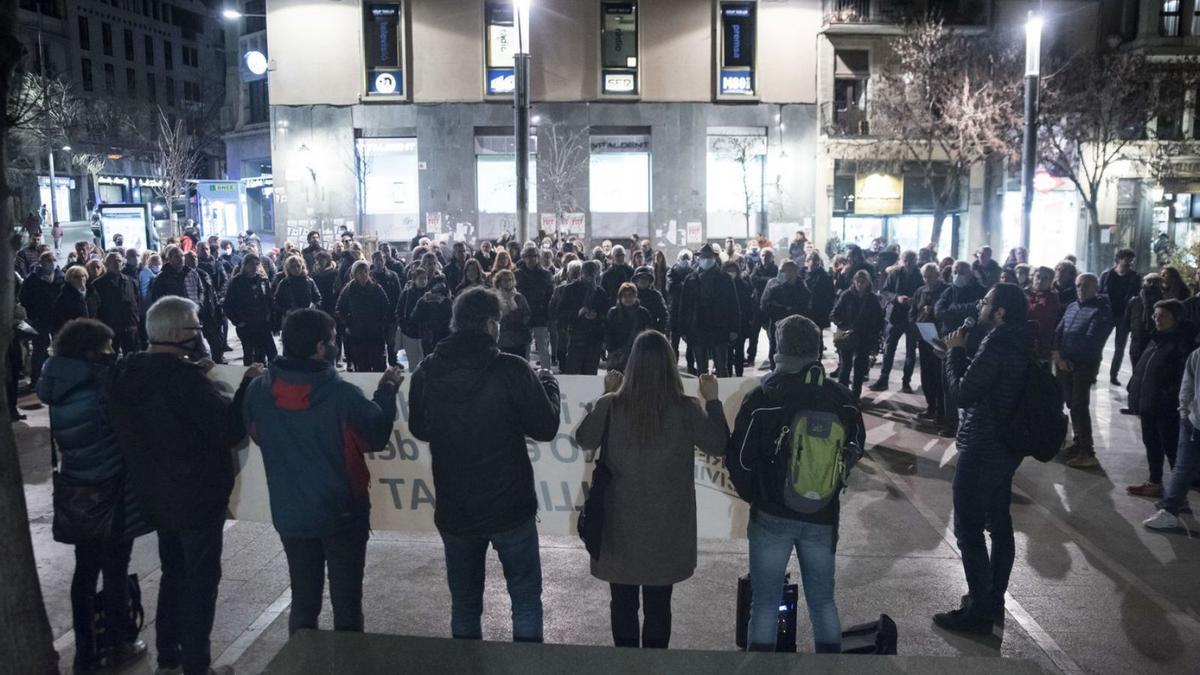 La concentració d’ahir al vespre  a la plaça de Sant Domènec de Manresa | OSCAR BAYONA