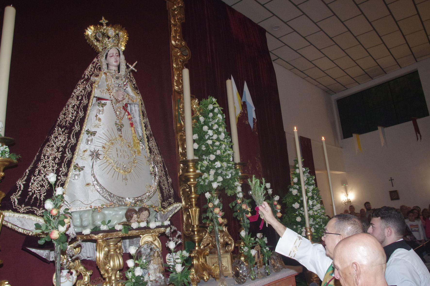 Bendición de la Virgen del Valle en la parroquia de la Natividad (La Paz)