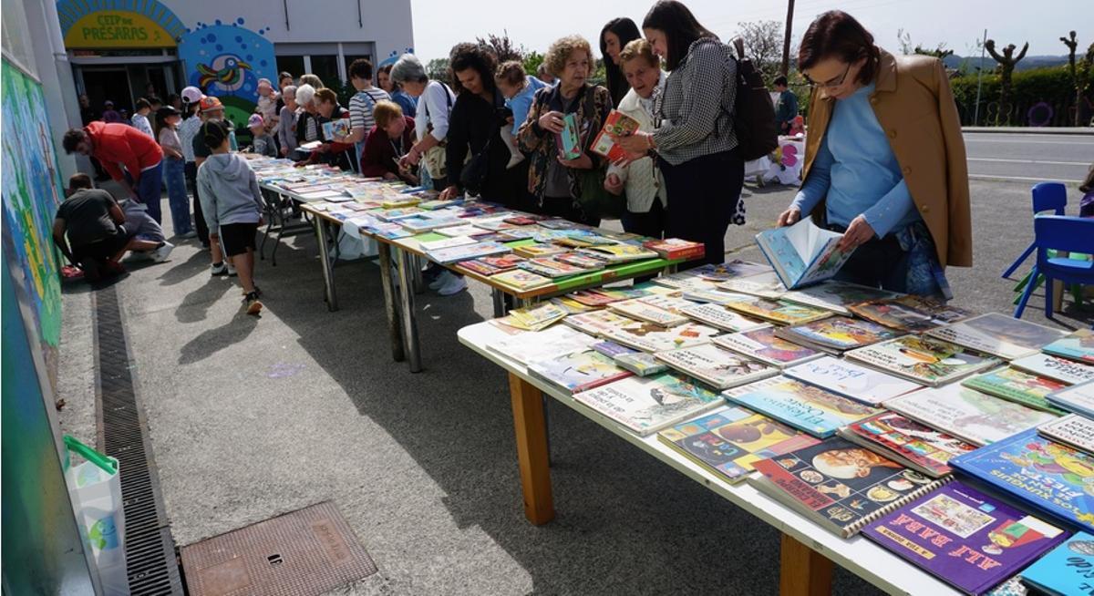 Mercado solidario del CEIP Présaras, en Vilasantar.