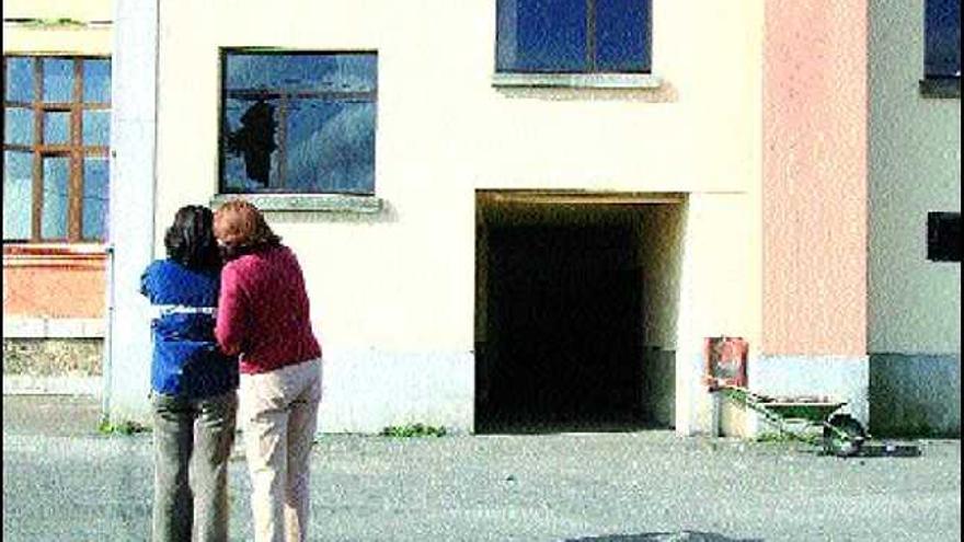 Daños provocados en el Colegio Bernardo Gurdiel de Grado.