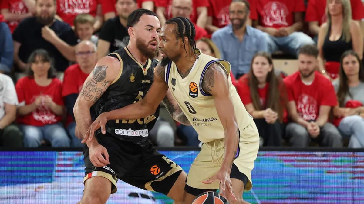 Mike James y Kevin Punter, en el Mónaco-Barça del Play-In de la Euroliga