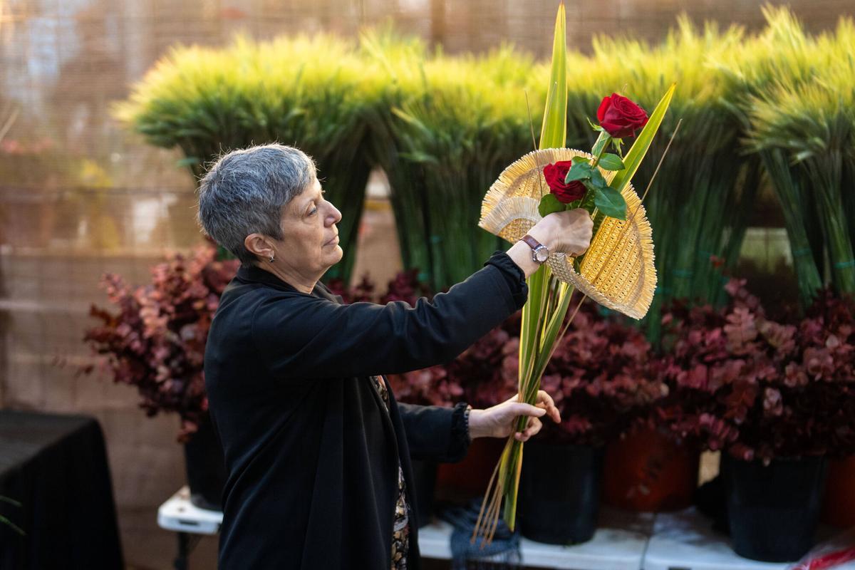 Rosa Valls, maestra florista, el pasado martes en Mercabarna-flor.