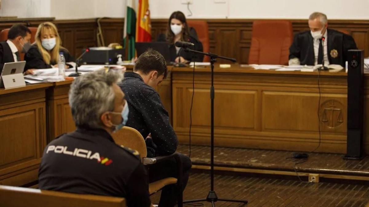 El legionario que mató a su mujer, durante el juicio.